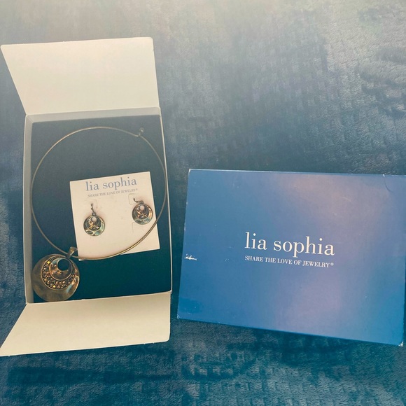 Lia Sophia Jewelry - Really pretty, sparkly, Lia Sophia necklace and earring set in box